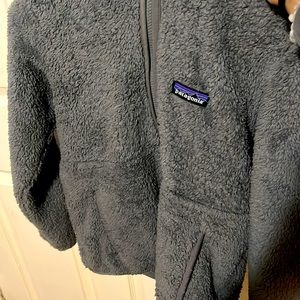 Super comfy true to size protecting jacket half zip up Patagonia